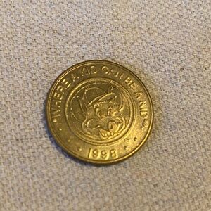Chuck E Cheese Collectors Token 1998 Coin Birthday Party Medallion